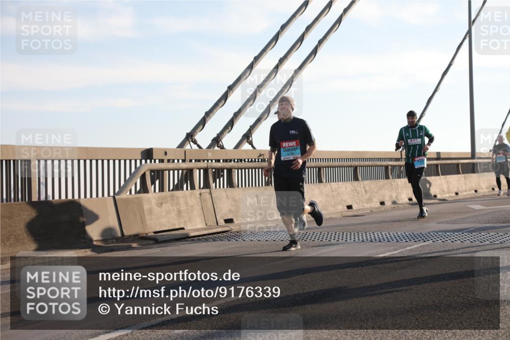 03.10.2025 - Köhlbrandbrückenlauf Yannick Fuchs http://msf.ph/oto/9176339 03.10.2025 08:25:49 Position 1 3139 meine-sportfotos.de