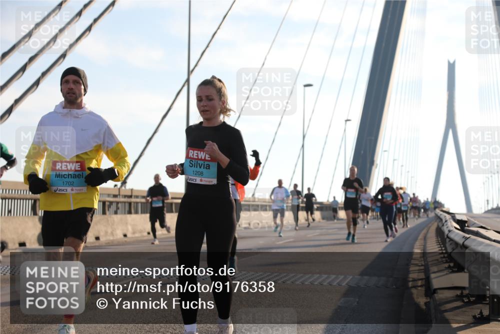 03.10.2025 - Köhlbrandbrückenlauf Yannick Fuchs http://msf.ph/oto/9176358 03.10.2025 08:25:51 Position 1 1702, 1208 meine-sportfotos.de
