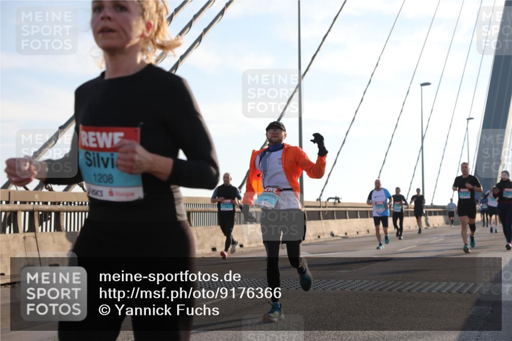 03.10.2025 - Köhlbrandbrückenlauf Yannick Fuchs http://msf.ph/oto/9176366 03.10.2025 08:25:52 Position 1 1208, 3164 meine-sportfotos.de