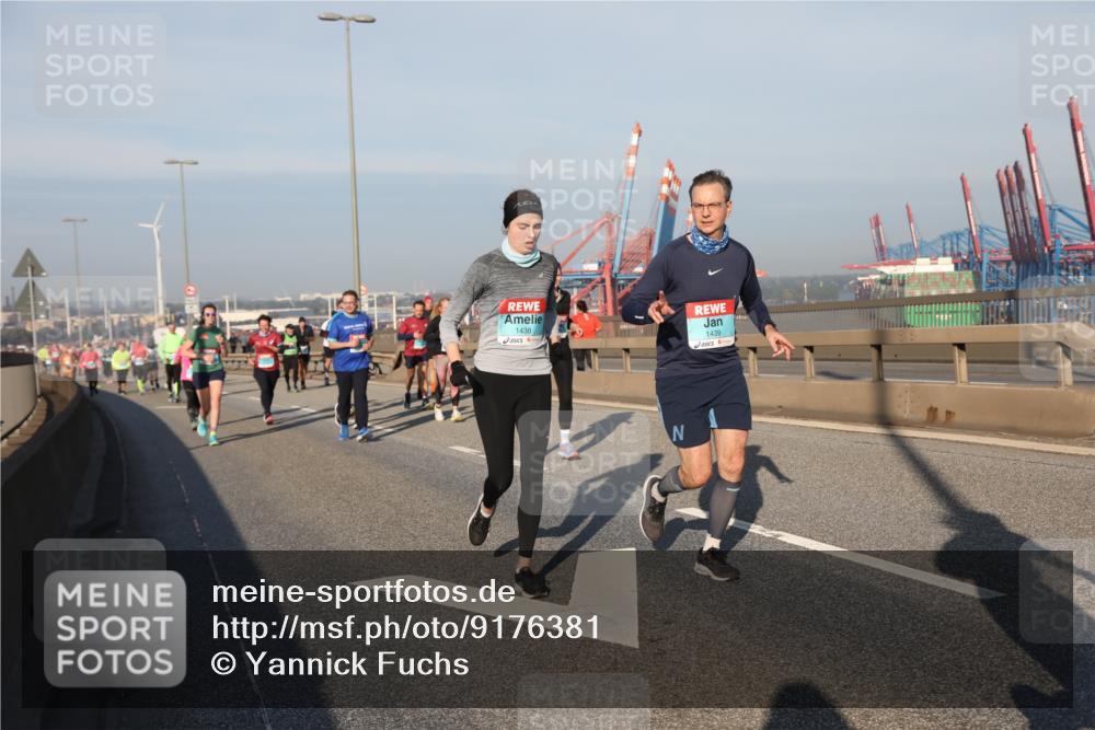 03.10.2025 - Köhlbrandbrückenlauf Yannick Fuchs http://msf.ph/oto/9176381 03.10.2025 08:46:43 Position 2 1438, 1439 meine-sportfotos.de