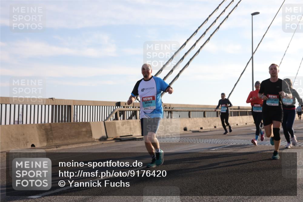 03.10.2025 - Köhlbrandbrückenlauf Yannick Fuchs http://msf.ph/oto/9176420 03.10.2025 08:25:56 Position 1 1351, 1045 meine-sportfotos.de