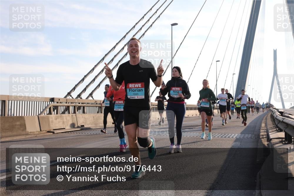 03.10.2025 - Köhlbrandbrückenlauf Yannick Fuchs http://msf.ph/oto/9176443 03.10.2025 08:25:57 Position 1 1045, 1449, 1595 meine-sportfotos.de