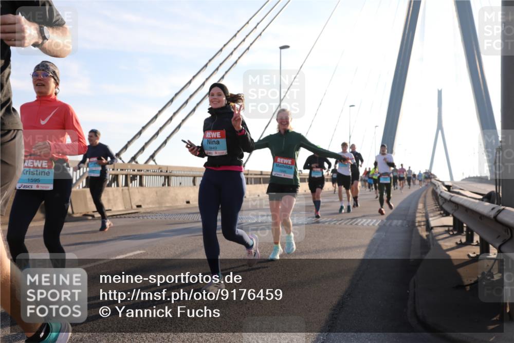 03.10.2025 - Köhlbrandbrückenlauf Yannick Fuchs http://msf.ph/oto/9176459 03.10.2025 08:25:58 Position 1 1595, 1449, 1946 meine-sportfotos.de