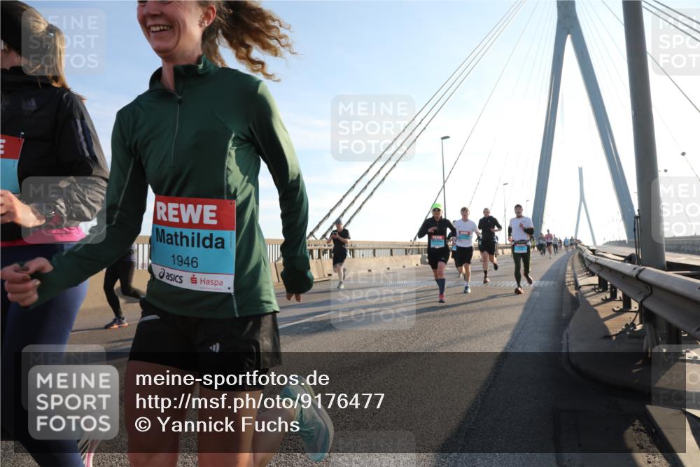 03.10.2025 - Köhlbrandbrückenlauf Yannick Fuchs http://msf.ph/oto/9176477 03.10.2025 08:26:00 Position 1 1946 meine-sportfotos.de