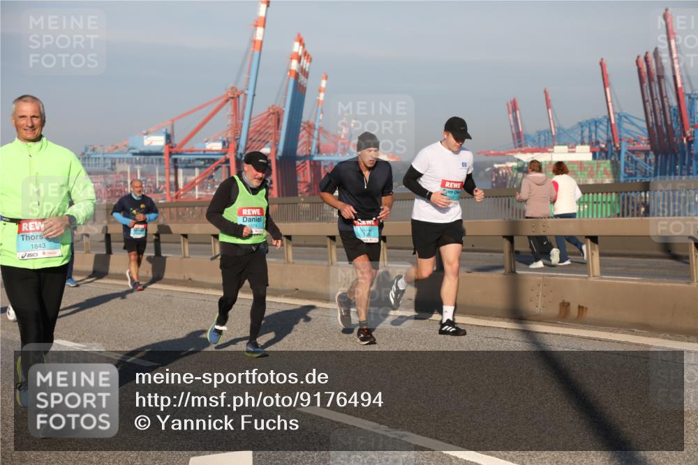 03.10.2025 - Köhlbrandbrückenlauf Yannick Fuchs http://msf.ph/oto/9176494 03.10.2025 08:46:52 Position 2 1843, 1674, 3780, 0 meine-sportfotos.de