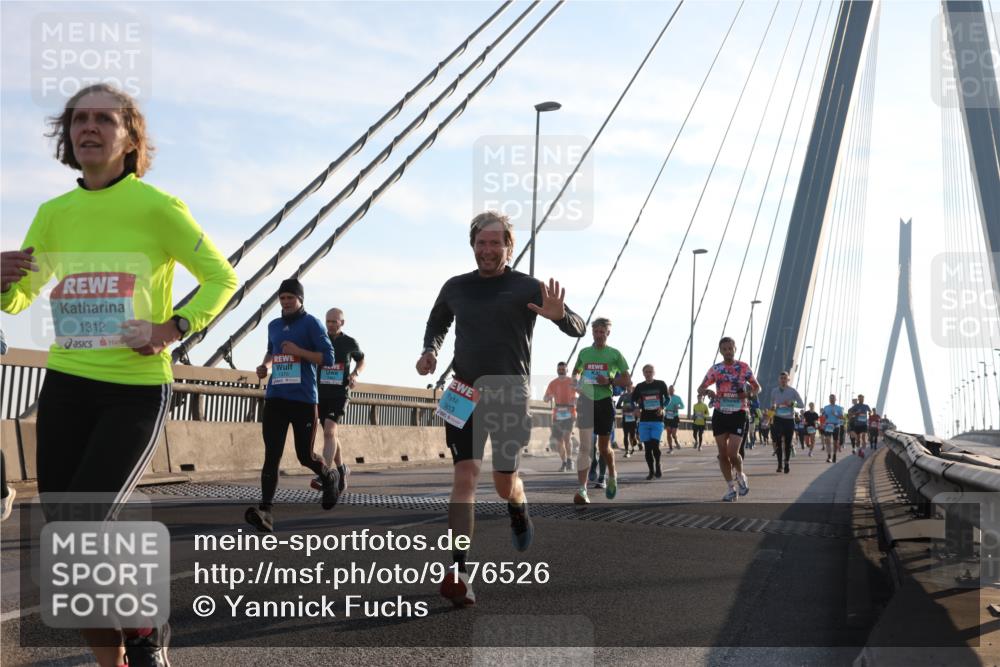 03.10.2025 - Köhlbrandbrückenlauf Yannick Fuchs http://msf.ph/oto/9176526 03.10.2025 08:26:05 Position 1 1312, 1370, 3813 meine-sportfotos.de