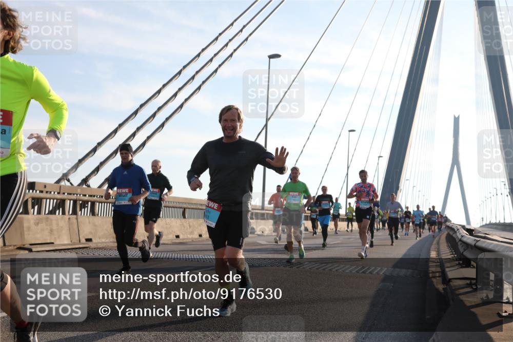 03.10.2025 - Köhlbrandbrückenlauf Yannick Fuchs http://msf.ph/oto/9176530 03.10.2025 08:26:05 Position 1 1370 meine-sportfotos.de