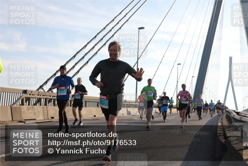 03.10.2025 - Köhlbrandbrückenlauf Yannick Fuchs http://msf.ph/oto/9176533 03.10.2025 08:26:05 Position 1 1370, 3813 meine-sportfotos.de