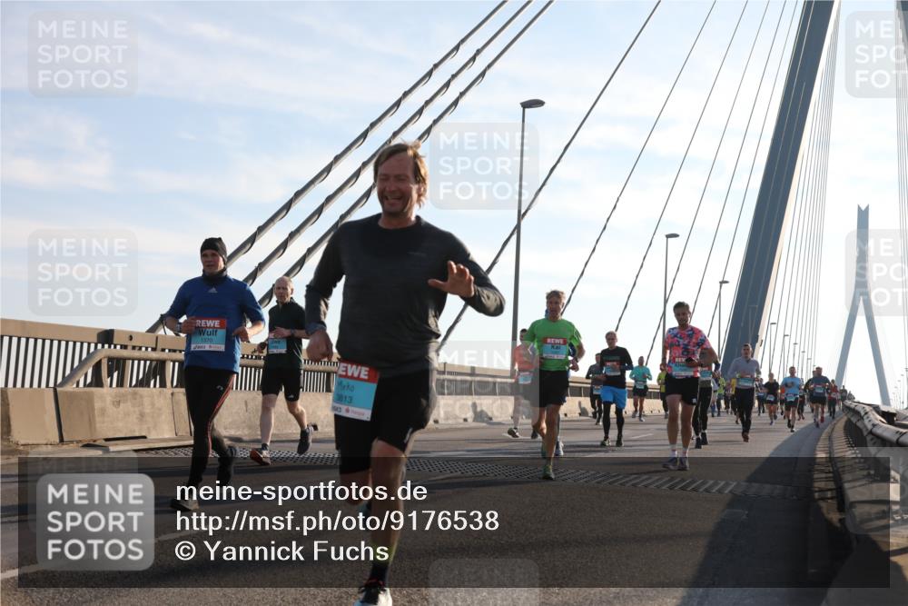 03.10.2025 - Köhlbrandbrückenlauf Yannick Fuchs http://msf.ph/oto/9176538 03.10.2025 08:26:05 Position 1 1370, 3813 meine-sportfotos.de