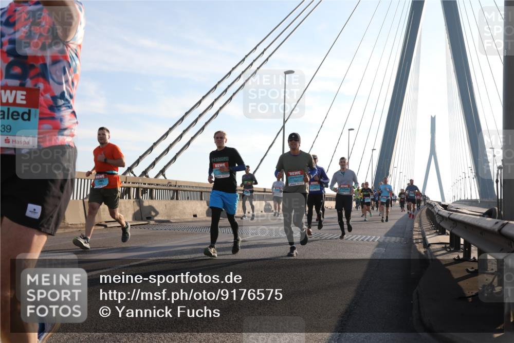 03.10.2025 - Köhlbrandbrückenlauf Yannick Fuchs http://msf.ph/oto/9176575 03.10.2025 08:26:09 Position 1 39 meine-sportfotos.de