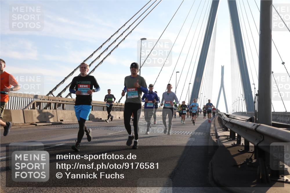 03.10.2025 - Köhlbrandbrückenlauf Yannick Fuchs http://msf.ph/oto/9176581 03.10.2025 08:26:09 Position 1 3156, 1245 meine-sportfotos.de