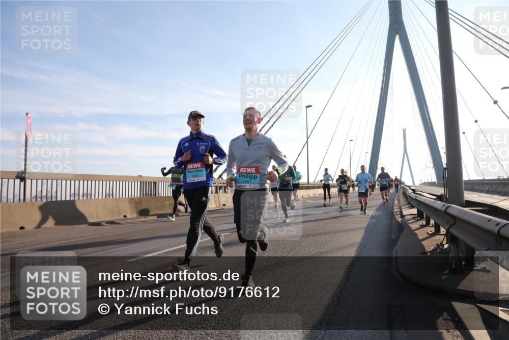 03.10.2025 - Köhlbrandbrückenlauf Yannick Fuchs http://msf.ph/oto/9176612 03.10.2025 08:26:11 Position 1 3066, 3067 meine-sportfotos.de