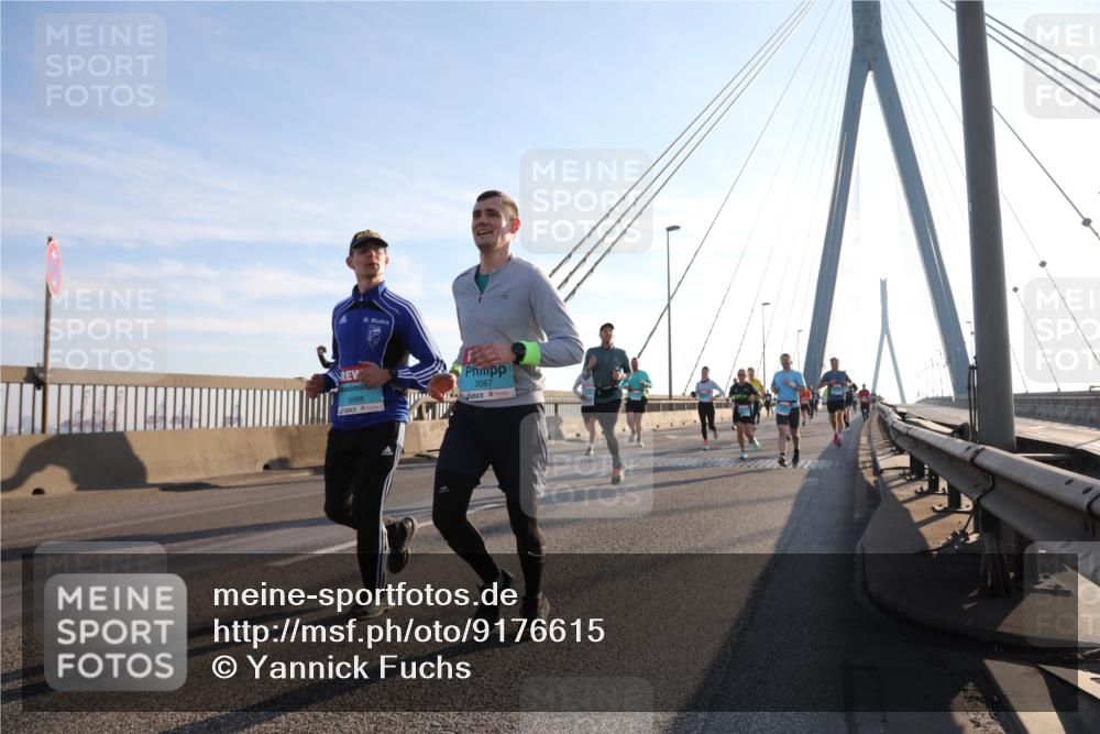 03.10.2025 - Köhlbrandbrückenlauf Yannick Fuchs http://msf.ph/oto/9176615 03.10.2025 08:26:11 Position 1 3066, 3067 meine-sportfotos.de