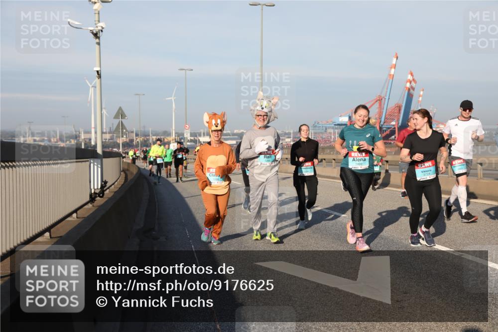 03.10.2025 - Köhlbrandbrückenlauf Yannick Fuchs http://msf.ph/oto/9176625 03.10.2025 08:47:03 Position 2 1288, 1289, 1460, 3724 meine-sportfotos.de