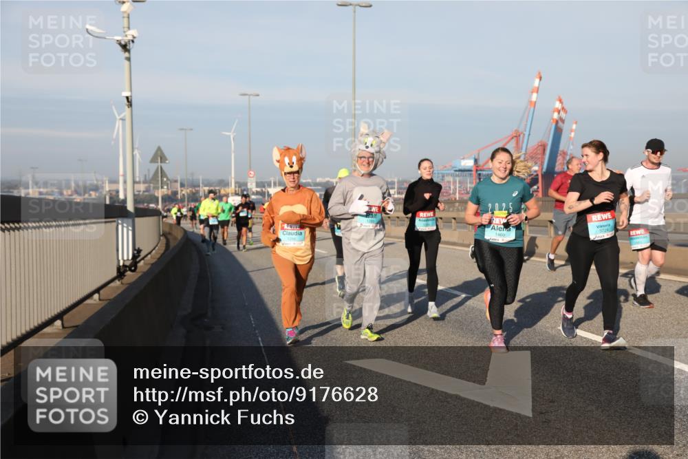 03.10.2025 - Köhlbrandbrückenlauf Yannick Fuchs http://msf.ph/oto/9176628 03.10.2025 08:47:03 Position 2 1288, 2025, 1460, 3724 meine-sportfotos.de