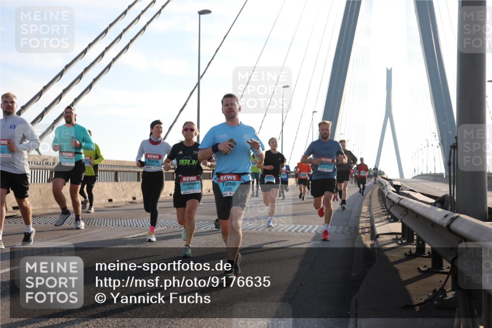 03.10.2025 - Köhlbrandbrückenlauf Yannick Fuchs http://msf.ph/oto/9176635 03.10.2025 08:26:13 Position 1 1092, 2732 meine-sportfotos.de