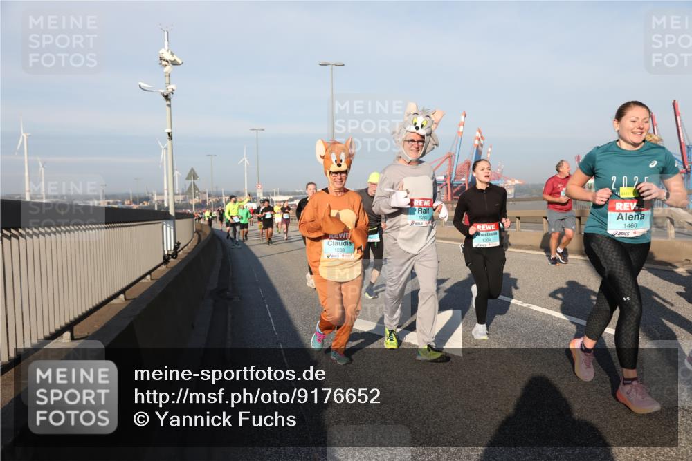 03.10.2025 - Köhlbrandbrückenlauf Yannick Fuchs http://msf.ph/oto/9176652 03.10.2025 08:47:04 Position 2 1288, 1289, 1204, 2025, 1460 meine-sportfotos.de
