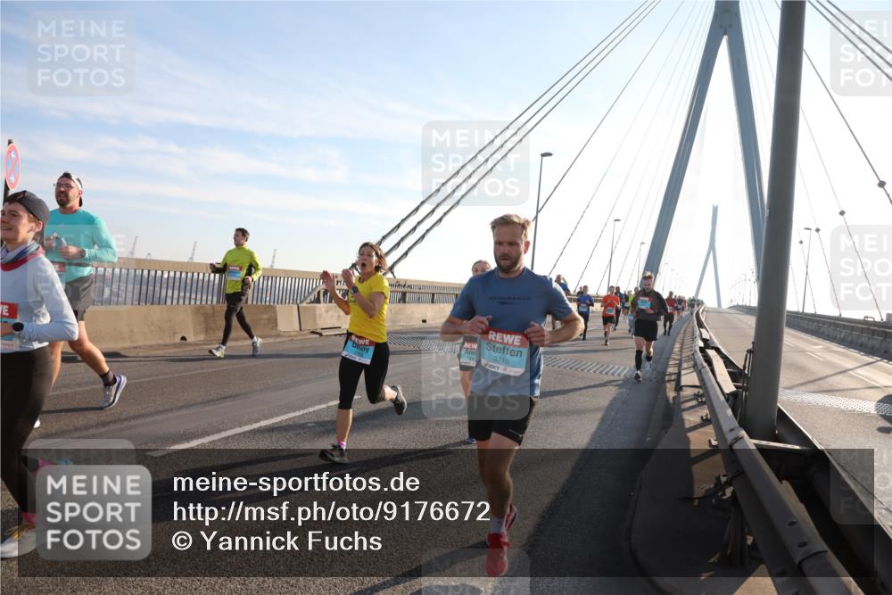 03.10.2025 - Köhlbrandbrückenlauf Yannick Fuchs http://msf.ph/oto/9176672 03.10.2025 08:26:15 Position 1 3710 meine-sportfotos.de