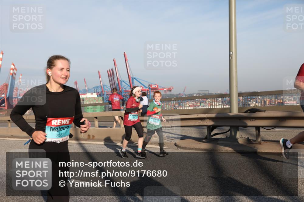 03.10.2025 - Köhlbrandbrückenlauf Yannick Fuchs http://msf.ph/oto/9176680 03.10.2025 08:47:07 Position 2 3057, 3500, 3499, 18 meine-sportfotos.de