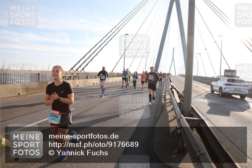 03.10.2025 - Köhlbrandbrückenlauf Yannick Fuchs http://msf.ph/oto/9176689 03.10.2025 08:26:15 Position 1 1242, 0, 26, 15, 193 meine-sportfotos.de