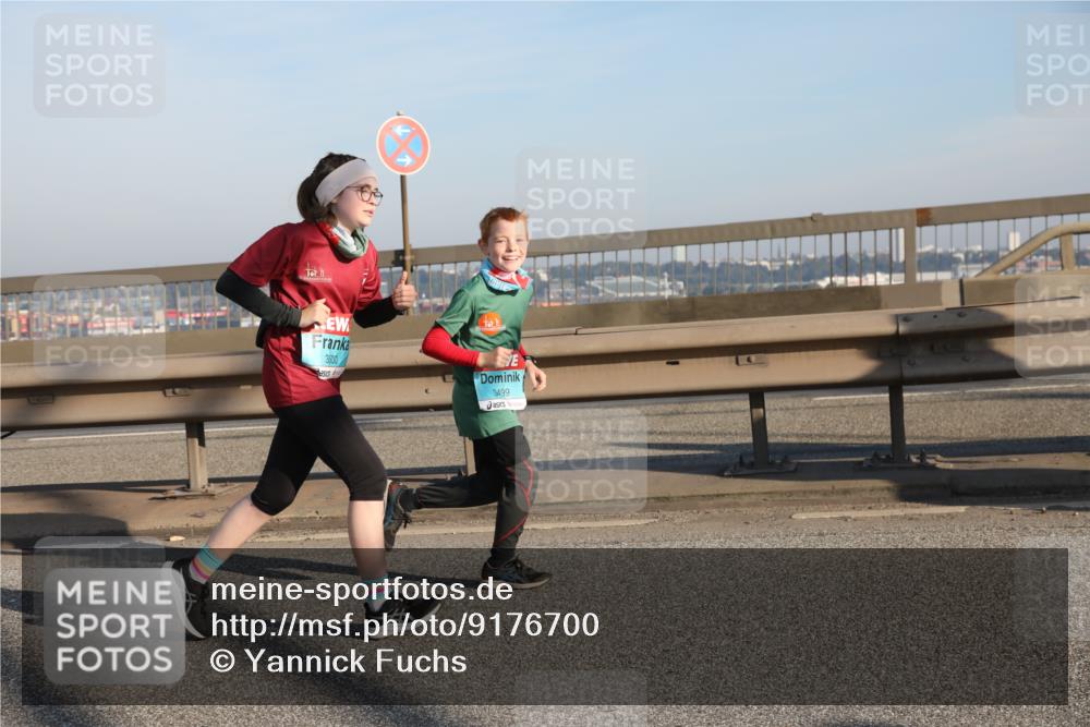 03.10.2025 - Köhlbrandbrückenlauf Yannick Fuchs http://msf.ph/oto/9176700 03.10.2025 08:47:09 Position 2 3500, 3499 meine-sportfotos.de