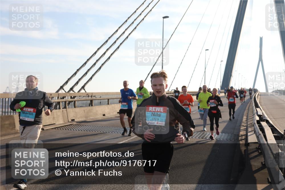 03.10.2025 - Köhlbrandbrückenlauf Yannick Fuchs http://msf.ph/oto/9176717 03.10.2025 08:26:17 Position 1 3708, 1623 meine-sportfotos.de