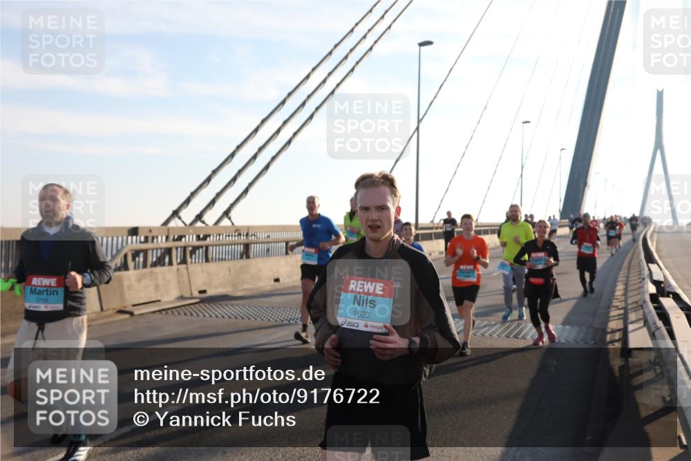 03.10.2025 - Köhlbrandbrückenlauf Yannick Fuchs http://msf.ph/oto/9176722 03.10.2025 08:26:17 Position 1 3708, 1623 meine-sportfotos.de