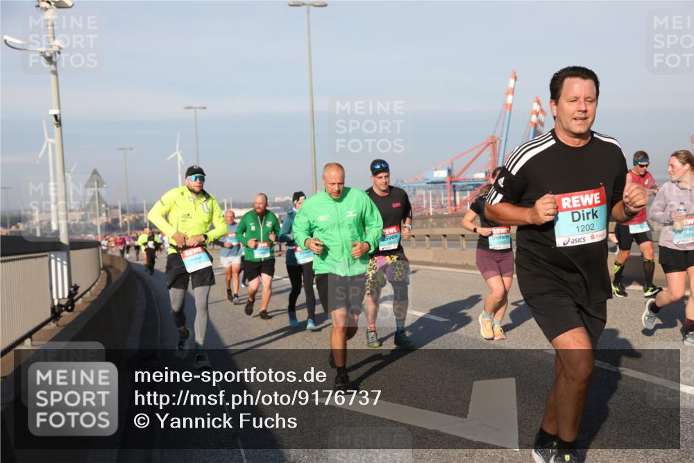 03.10.2025 - Köhlbrandbrückenlauf Yannick Fuchs http://msf.ph/oto/9176737 03.10.2025 08:47:11 Position 2 9, 1169, 1202, 2054 meine-sportfotos.de