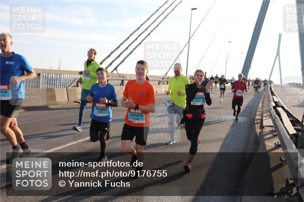 03.10.2025 - Köhlbrandbrückenlauf Yannick Fuchs http://msf.ph/oto/9176755 03.10.2025 08:26:18 Position 1 1543, 3497, 3496, 1294 meine-sportfotos.de