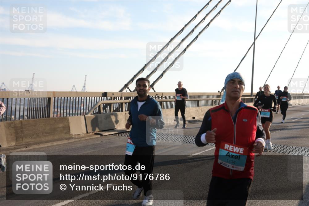 03.10.2025 - Köhlbrandbrückenlauf Yannick Fuchs http://msf.ph/oto/9176786 03.10.2025 08:26:21 Position 1 1134 meine-sportfotos.de