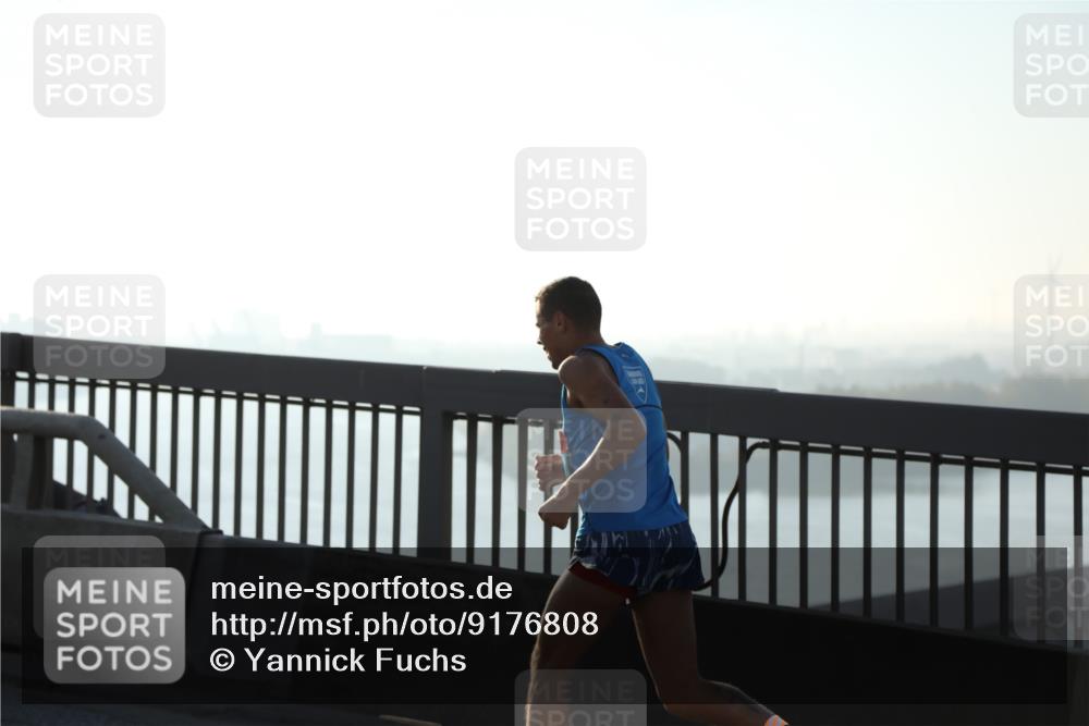 03.10.2025 - Köhlbrandbrückenlauf Yannick Fuchs http://msf.ph/oto/9176808 03.10.2025 08:26:24 Position 1  meine-sportfotos.de