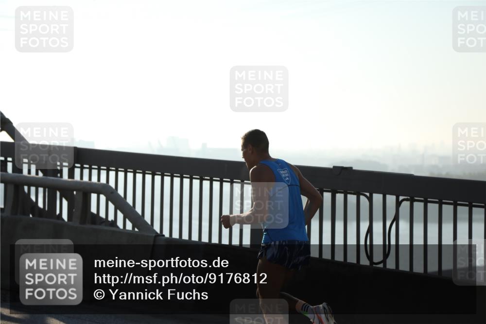 03.10.2025 - Köhlbrandbrückenlauf Yannick Fuchs http://msf.ph/oto/9176812 03.10.2025 08:26:24 Position 1  meine-sportfotos.de