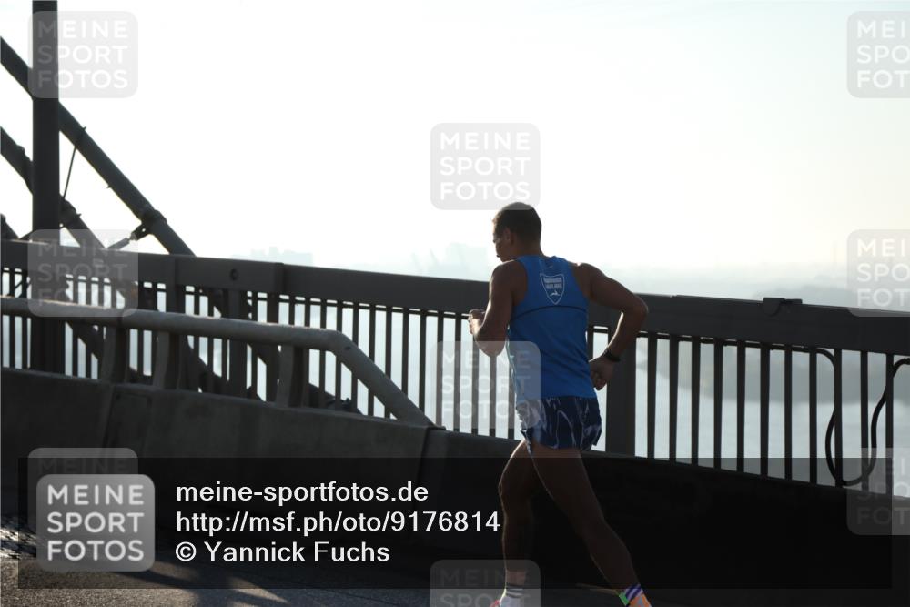 03.10.2025 - Köhlbrandbrückenlauf Yannick Fuchs http://msf.ph/oto/9176814 03.10.2025 08:26:24 Position 1  meine-sportfotos.de
