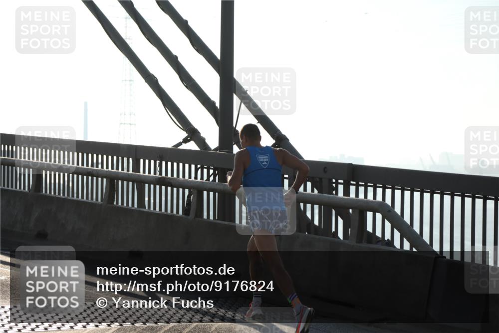 03.10.2025 - Köhlbrandbrückenlauf Yannick Fuchs http://msf.ph/oto/9176824 03.10.2025 08:26:25 Position 1  meine-sportfotos.de