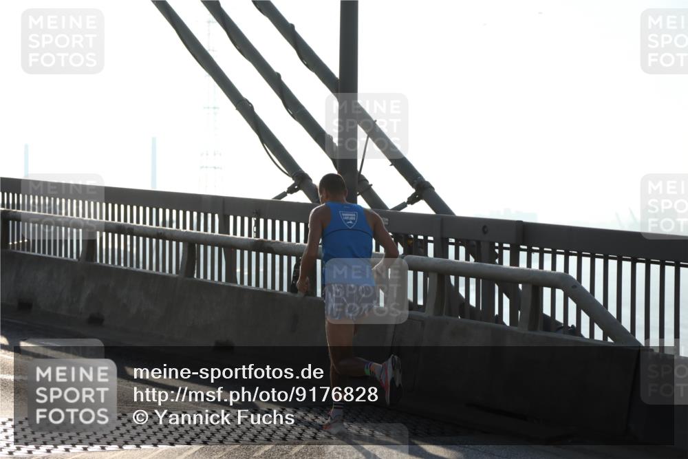 03.10.2025 - Köhlbrandbrückenlauf Yannick Fuchs http://msf.ph/oto/9176828 03.10.2025 08:26:25 Position 1  meine-sportfotos.de