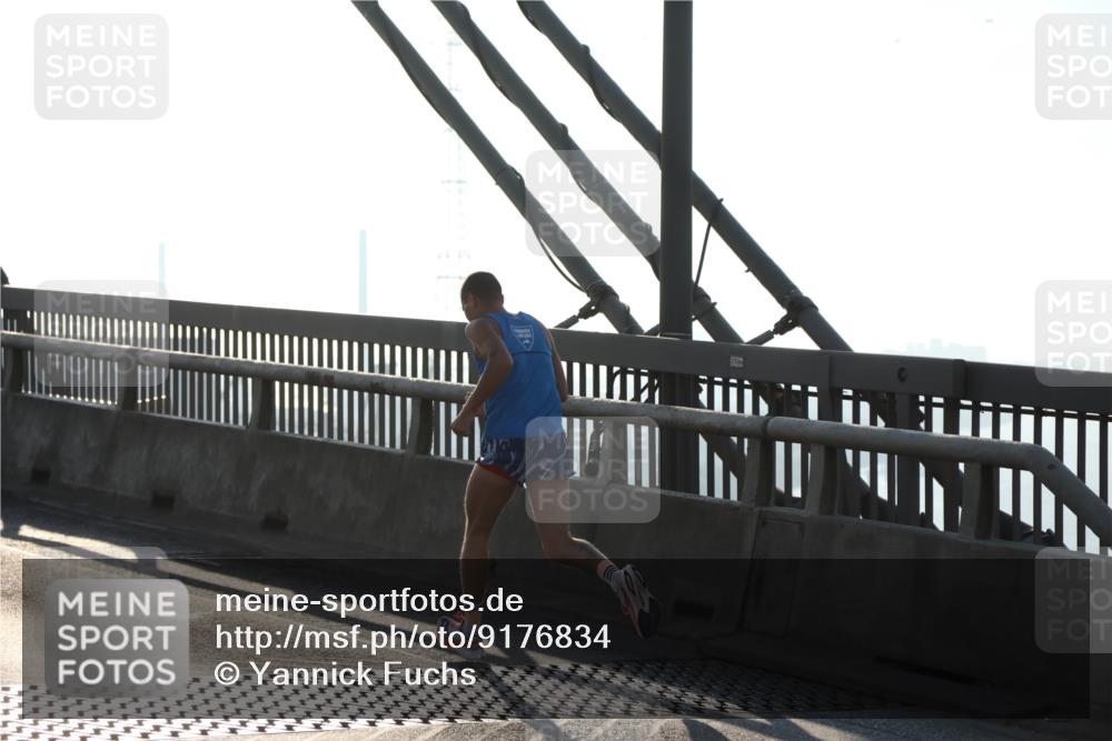 03.10.2025 - Köhlbrandbrückenlauf Yannick Fuchs http://msf.ph/oto/9176834 03.10.2025 08:26:25 Position 1  meine-sportfotos.de