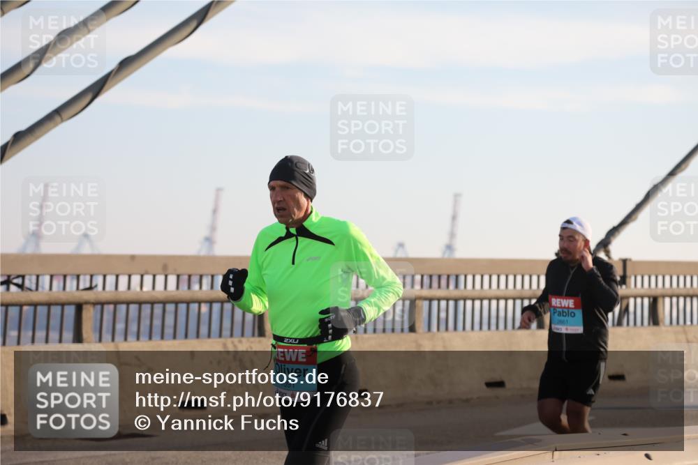 03.10.2025 - Köhlbrandbrückenlauf Yannick Fuchs http://msf.ph/oto/9176837 03.10.2025 08:26:34 Position 1 2, 1091, 2661 meine-sportfotos.de