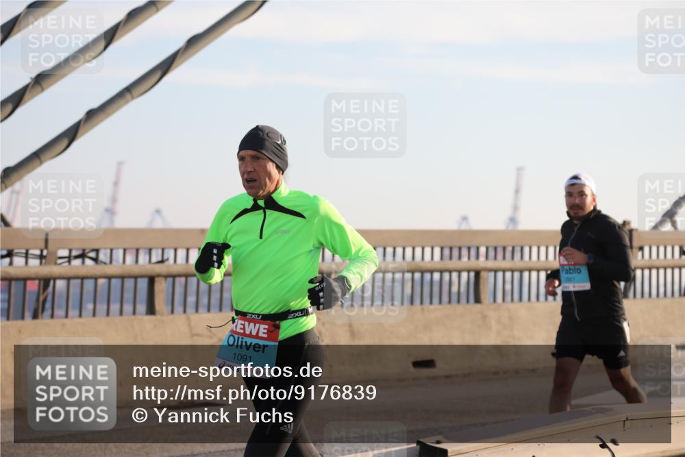 03.10.2025 - Köhlbrandbrückenlauf Yannick Fuchs http://msf.ph/oto/9176839 03.10.2025 08:26:34 Position 1 2, 1091, 2061 meine-sportfotos.de