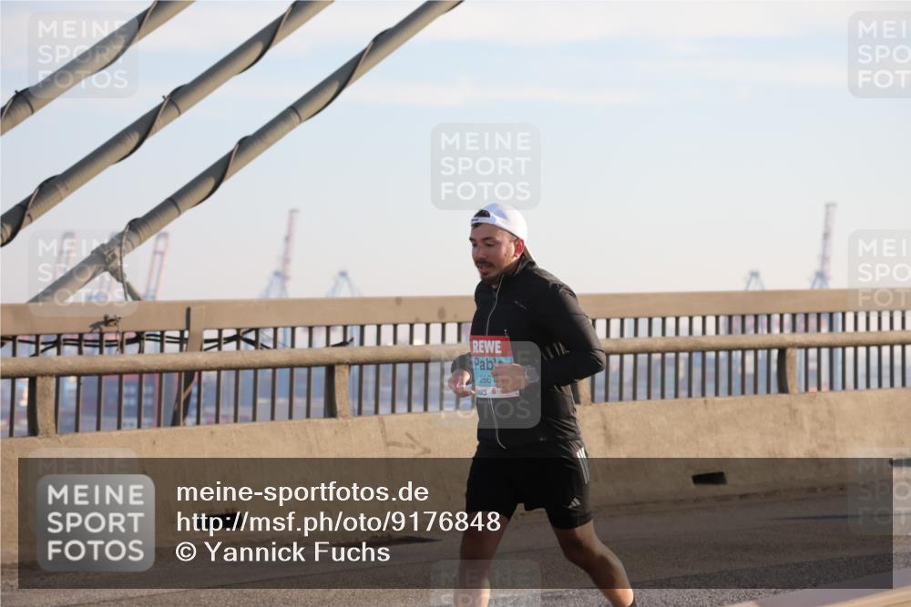 03.10.2025 - Köhlbrandbrückenlauf Yannick Fuchs http://msf.ph/oto/9176848 03.10.2025 08:26:35 Position 1 266 meine-sportfotos.de
