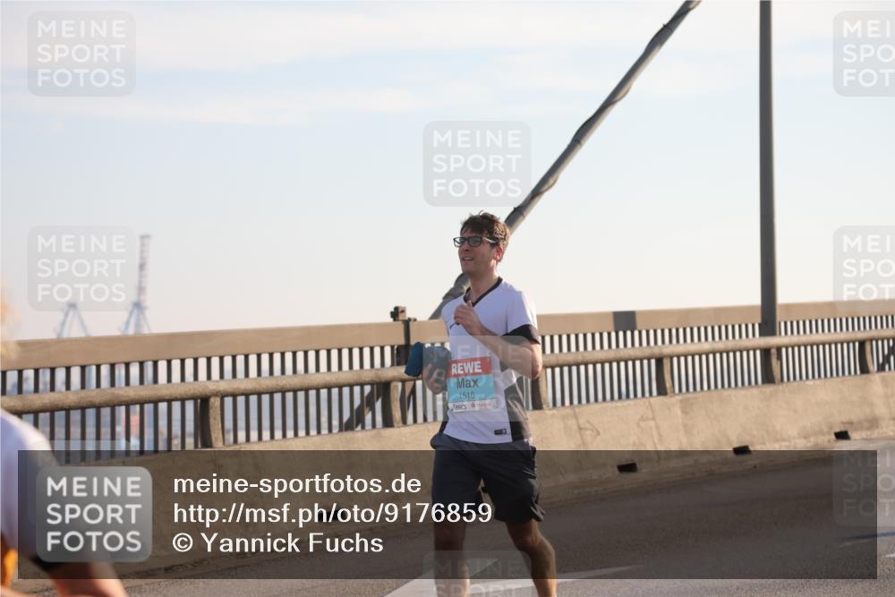 03.10.2025 - Köhlbrandbrückenlauf Yannick Fuchs http://msf.ph/oto/9176859 03.10.2025 08:26:37 Position 1 1516 meine-sportfotos.de