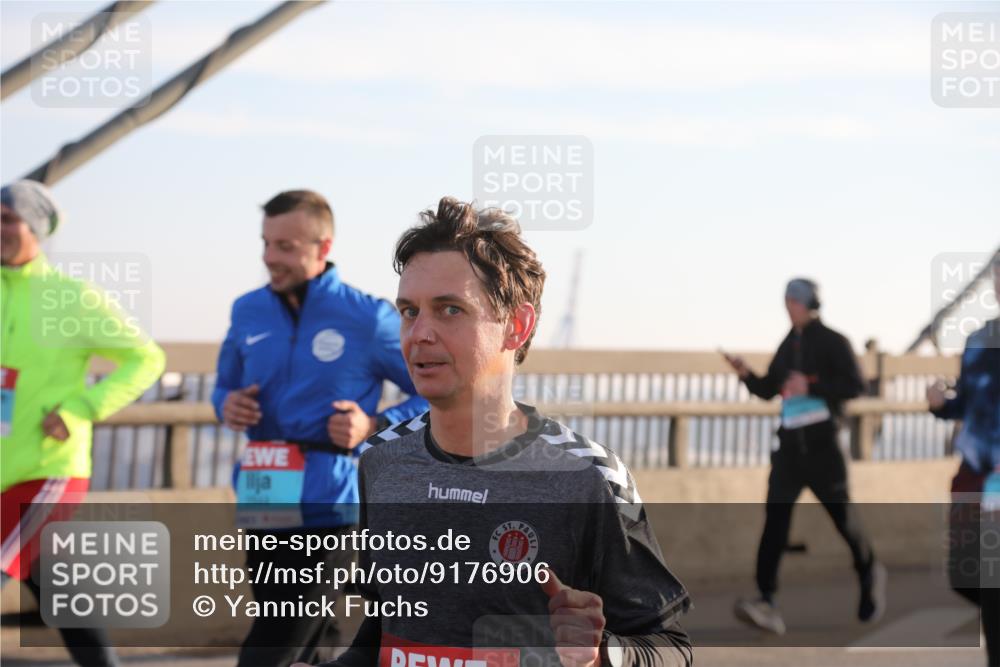 03.10.2025 - Köhlbrandbrückenlauf Yannick Fuchs http://msf.ph/oto/9176906 03.10.2025 08:26:46 Position 1 1910 meine-sportfotos.de