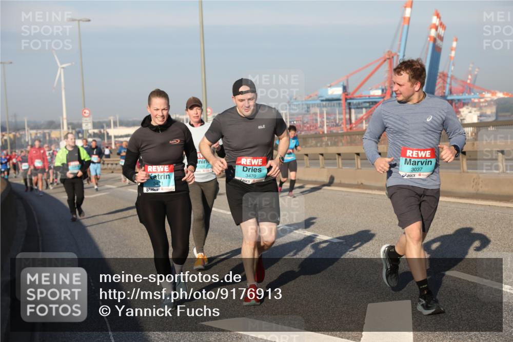 03.10.2025 - Köhlbrandbrückenlauf Yannick Fuchs http://msf.ph/oto/9176913 03.10.2025 08:47:32 Position 2 1324, 3470, 3037 meine-sportfotos.de