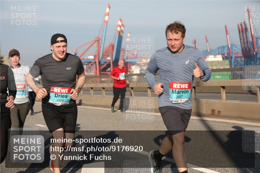03.10.2025 - Köhlbrandbrückenlauf Yannick Fuchs http://msf.ph/oto/9176920 03.10.2025 08:47:33 Position 2 324, 3470, 3037 meine-sportfotos.de