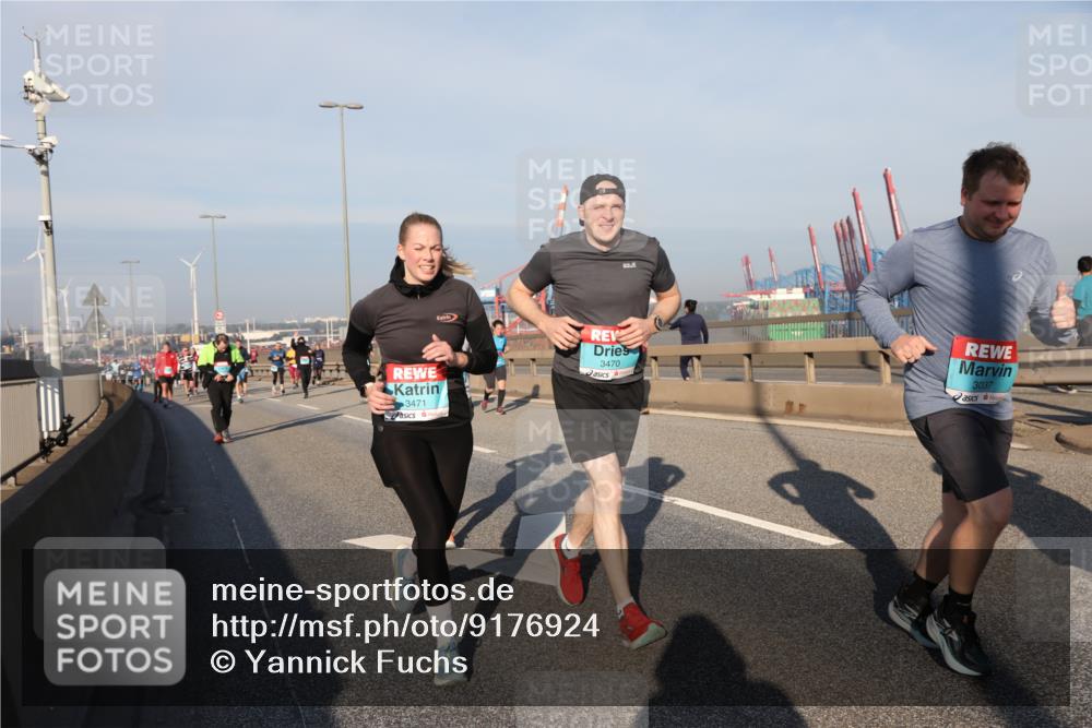 03.10.2025 - Köhlbrandbrückenlauf Yannick Fuchs http://msf.ph/oto/9176924 03.10.2025 08:47:34 Position 2 3471, 3470, 3037 meine-sportfotos.de