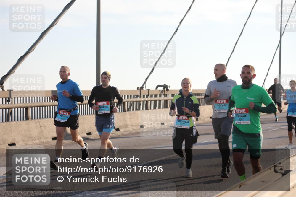 03.10.2025 - Köhlbrandbrückenlauf Yannick Fuchs http://msf.ph/oto/9176926 03.10.2025 08:26:48 Position 1 2989, 2985, 1377, 1378, 3041, 10 meine-sportfotos.de