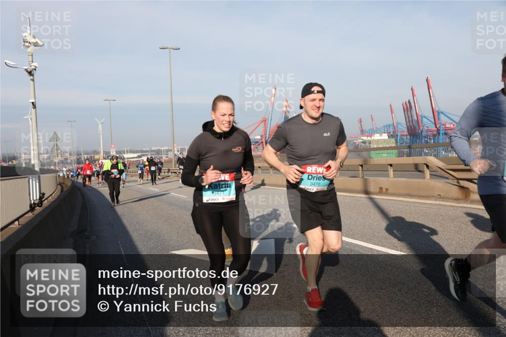 03.10.2025 - Köhlbrandbrückenlauf Yannick Fuchs http://msf.ph/oto/9176927 03.10.2025 08:47:34 Position 2 3471, 3470 meine-sportfotos.de