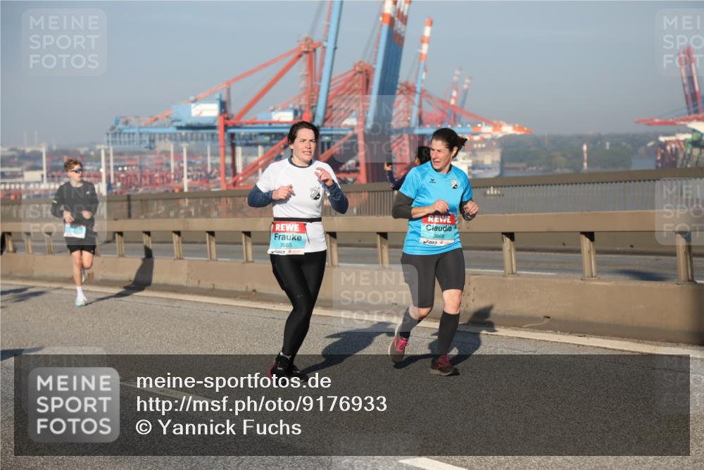 03.10.2025 - Köhlbrandbrückenlauf Yannick Fuchs http://msf.ph/oto/9176933 03.10.2025 08:47:36 Position 2 3665, 3666 meine-sportfotos.de