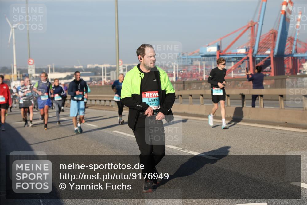 03.10.2025 - Köhlbrandbrückenlauf Yannick Fuchs http://msf.ph/oto/9176949 03.10.2025 08:47:38 Position 2 1537 meine-sportfotos.de