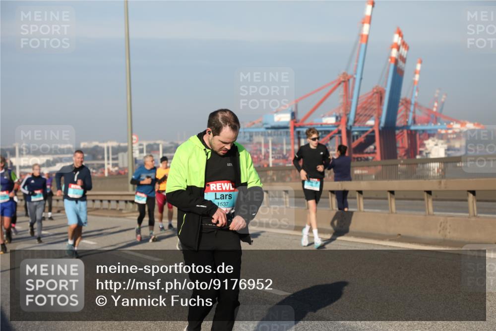 03.10.2025 - Köhlbrandbrückenlauf Yannick Fuchs http://msf.ph/oto/9176952 03.10.2025 08:47:38 Position 2 1537 meine-sportfotos.de