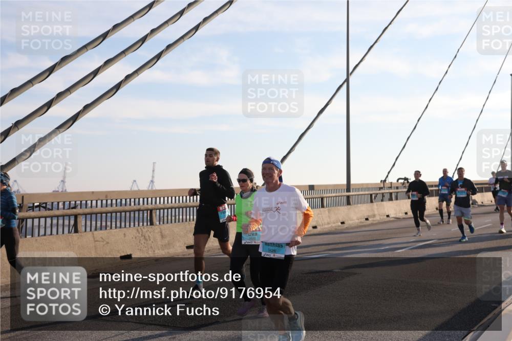 03.10.2025 - Köhlbrandbrückenlauf Yannick Fuchs http://msf.ph/oto/9176954 03.10.2025 08:26:54 Position 1 2822, 3426 meine-sportfotos.de